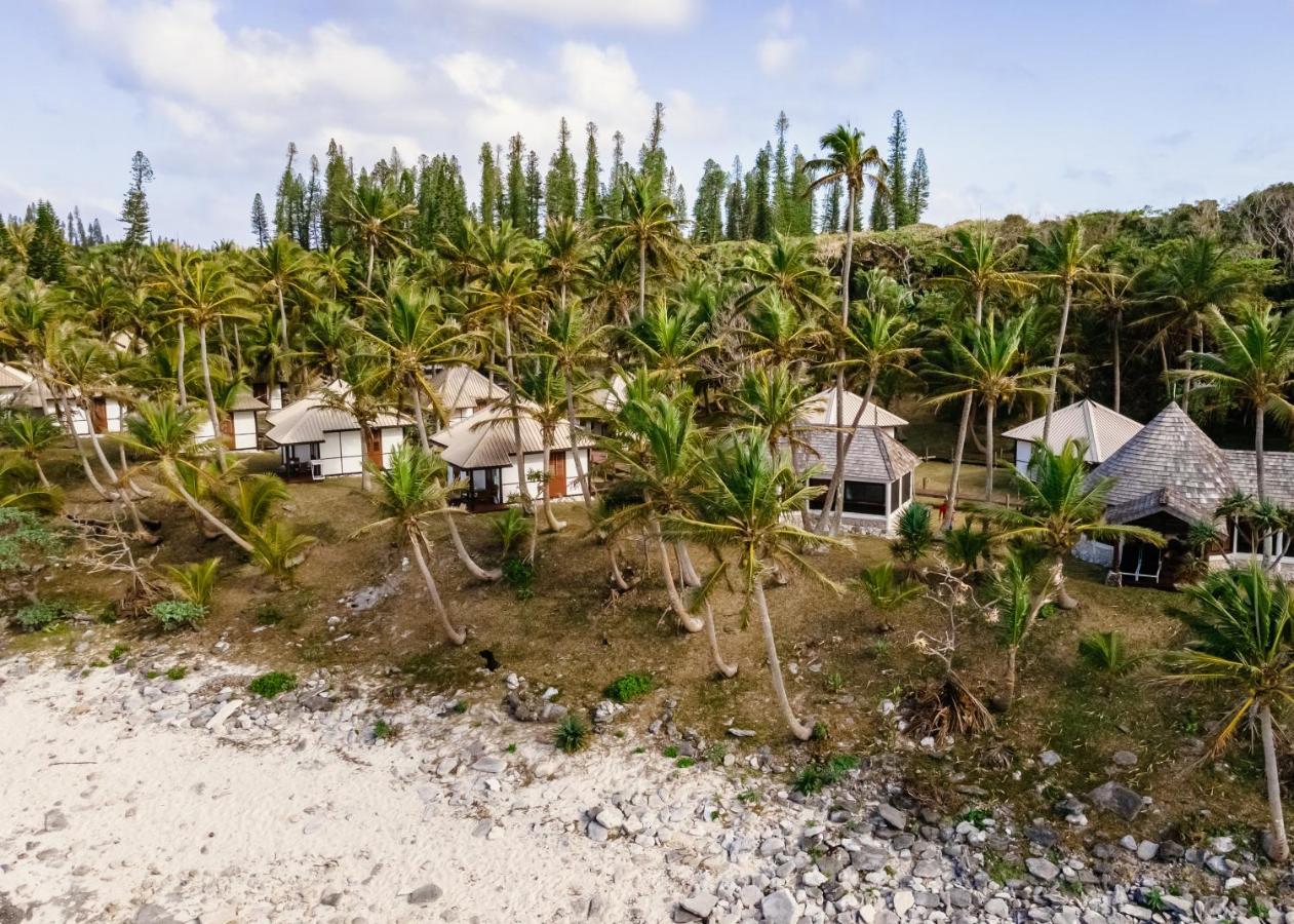 Hotel Nengone Village Mare Bagian luar foto