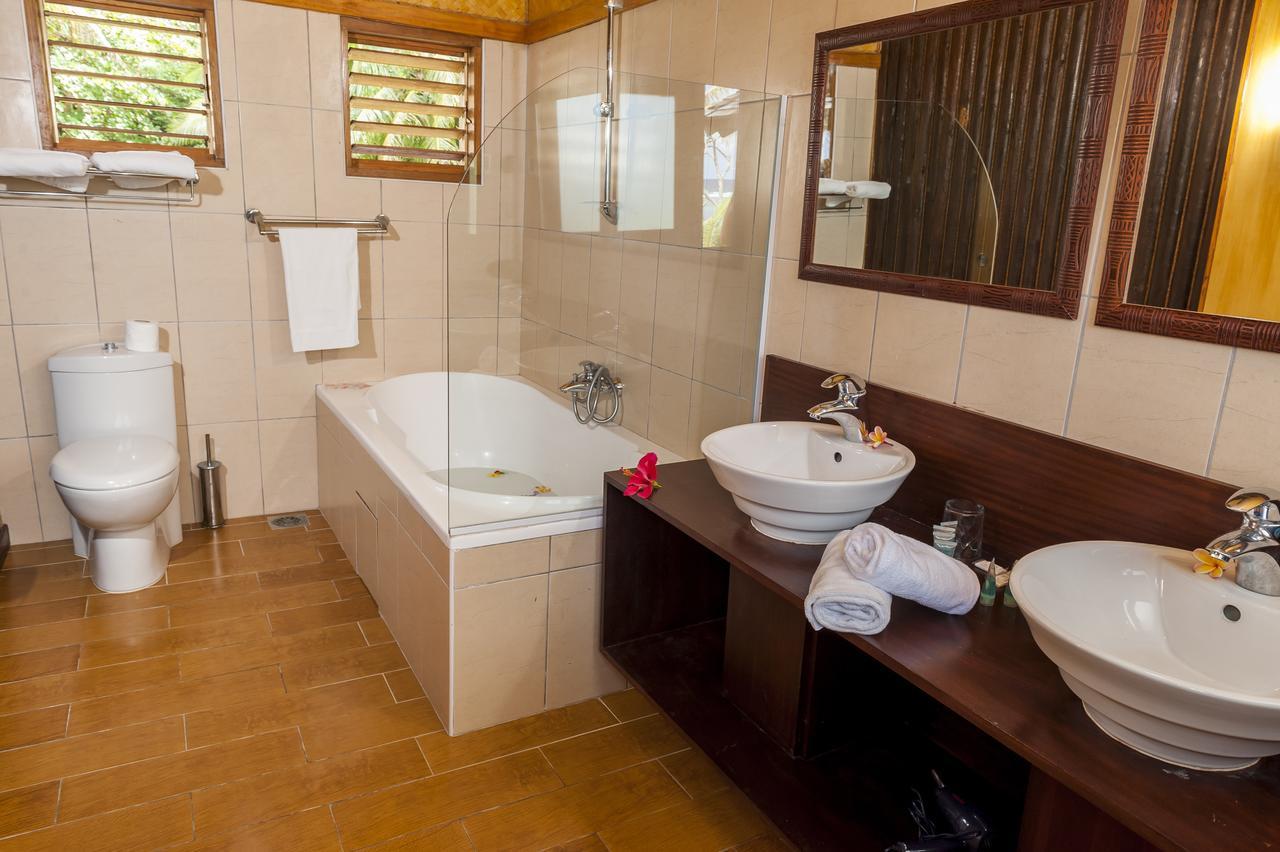 Hotel Nengone Village Mare Bagian luar foto