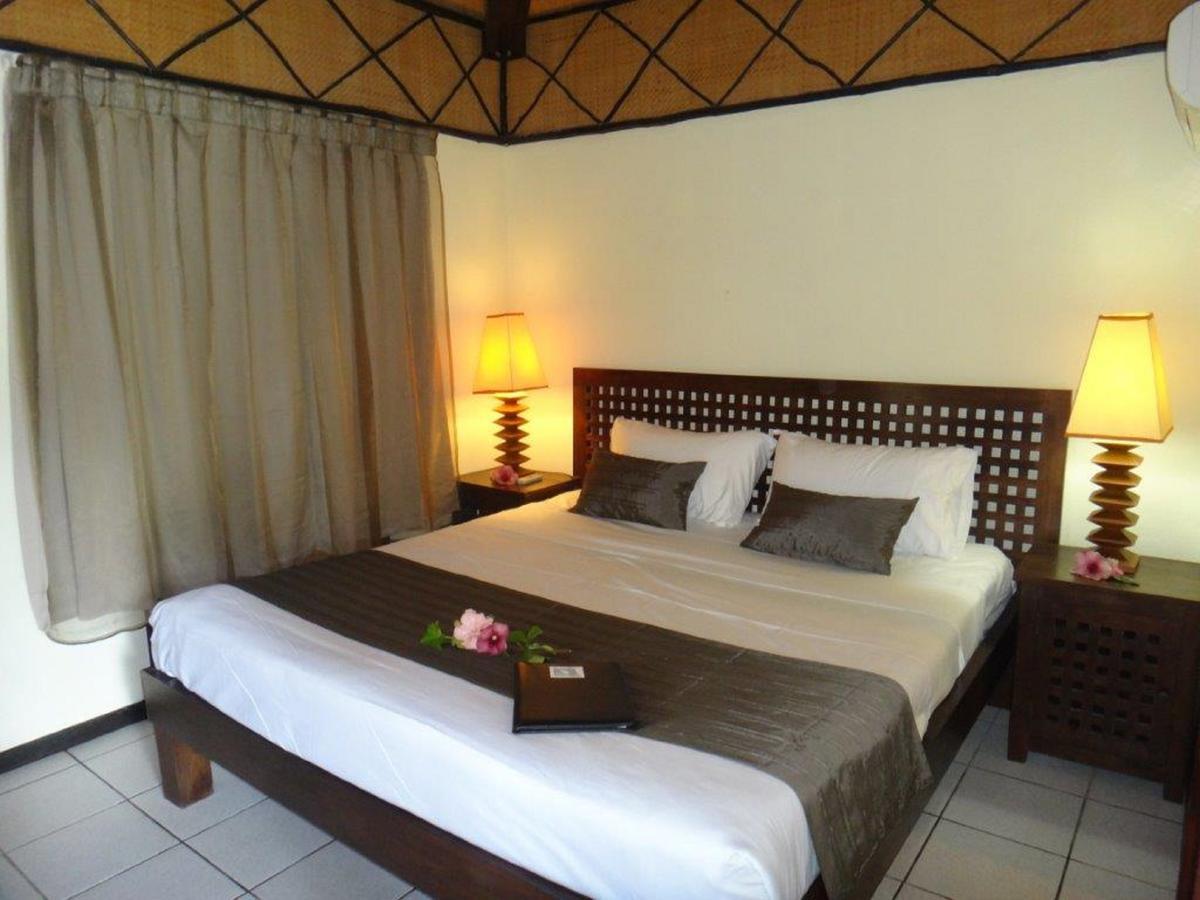 Hotel Nengone Village Mare Bagian luar foto