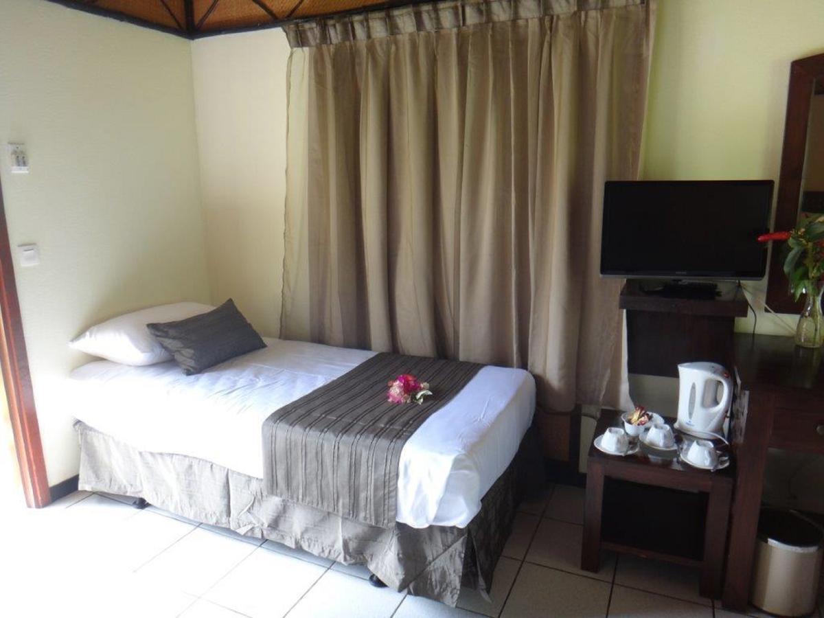 Hotel Nengone Village Mare Bagian luar foto